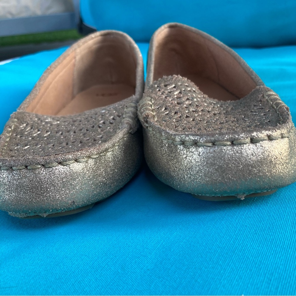 UGG Women's Clair Driver Loafer Metallic Gold Leather Size 7.5 Shoes - Picture 14 of 15